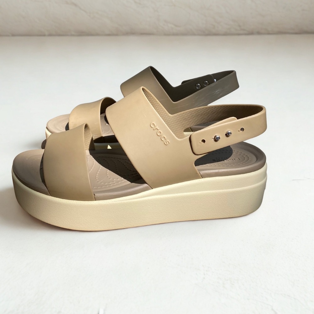 CROCS Women's Brooklyn Platform Strap Sandals Latte Mushroom Size 9